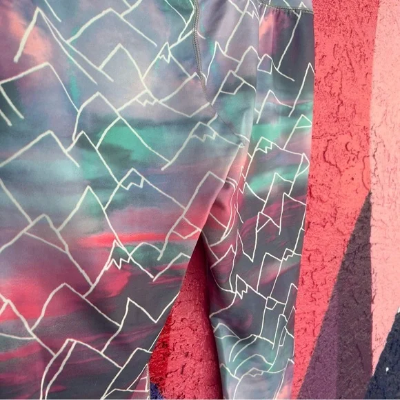 Yoga pants mountains and pastel sky size medium - Picture 4 of 4